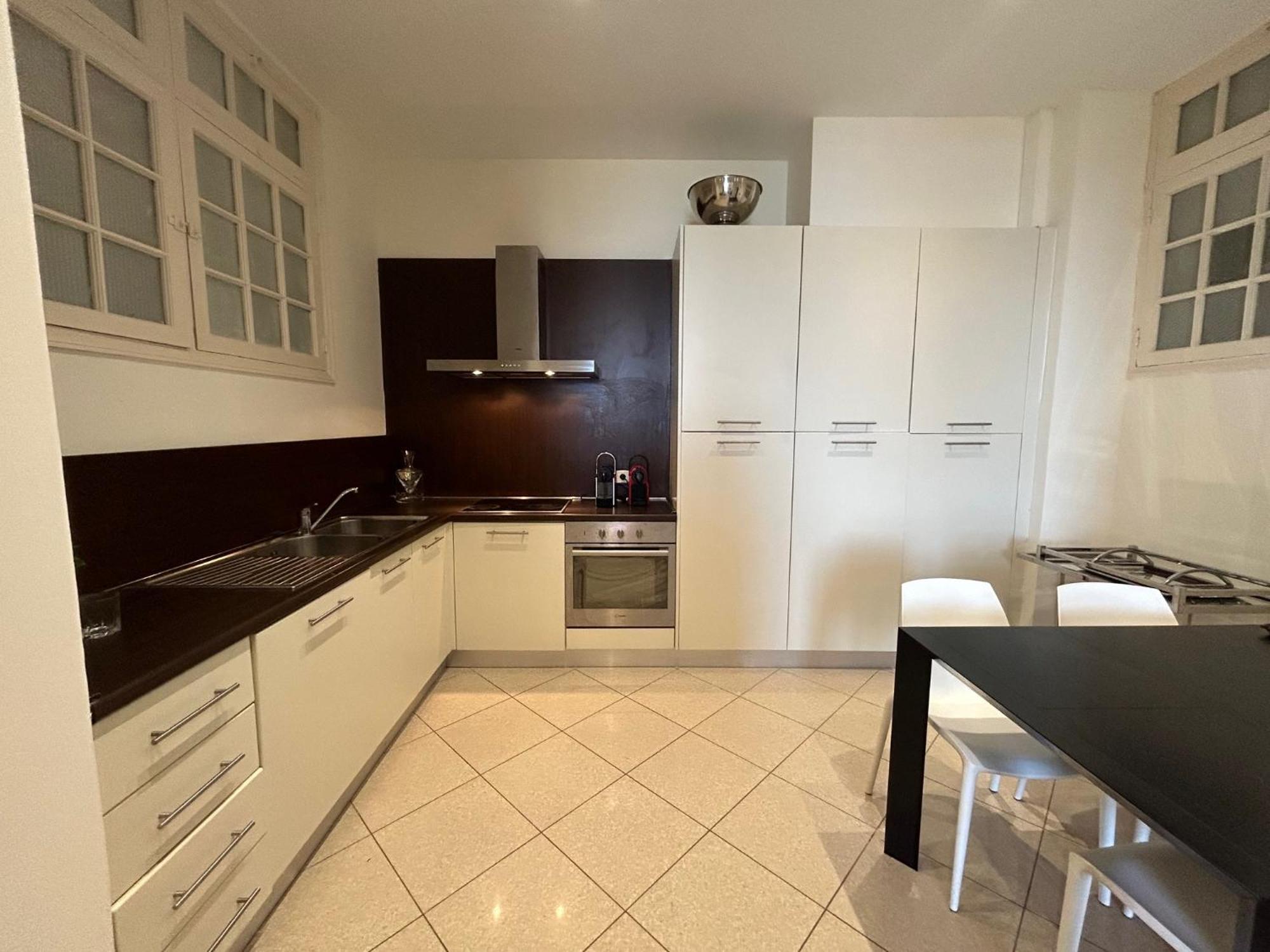 Appartement Superbe De 100m2 Face A La Dans Un Ancien Palace *